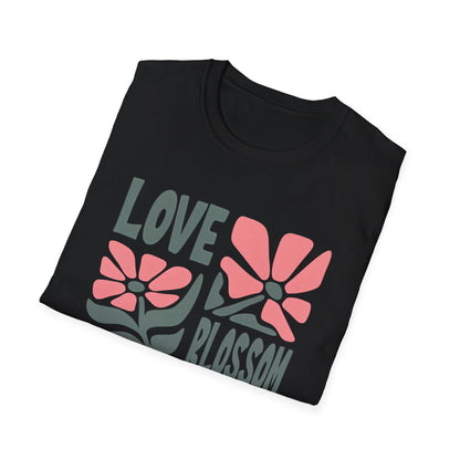 Love Blossom - Boho Flower T-Shirt