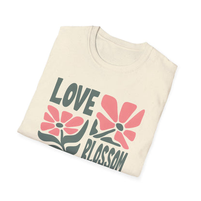 Love Blossom - Boho Flower T-Shirt