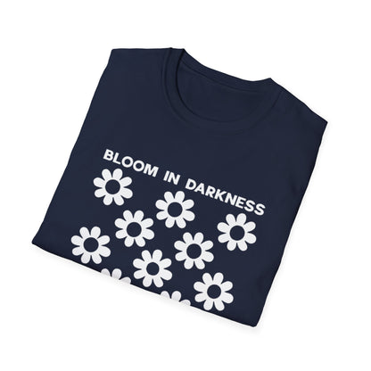 Bloom in Darkness petals in battels - Silhouette Grid Daisies T-Shirt