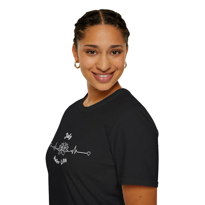 July Water Lilly T-Shirt - Minimalistic Birthday Flower with Heartbeat Design
