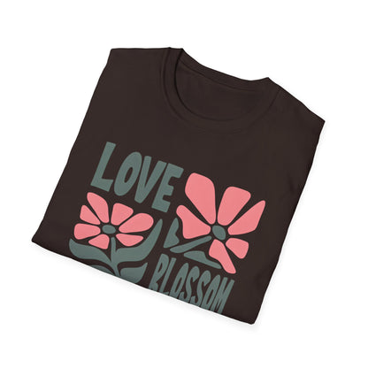 Love Blossom - Boho Flower T-Shirt