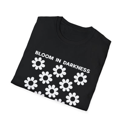 Bloom in Darkness petals in battels - Silhouette Grid Daisies T-Shirt