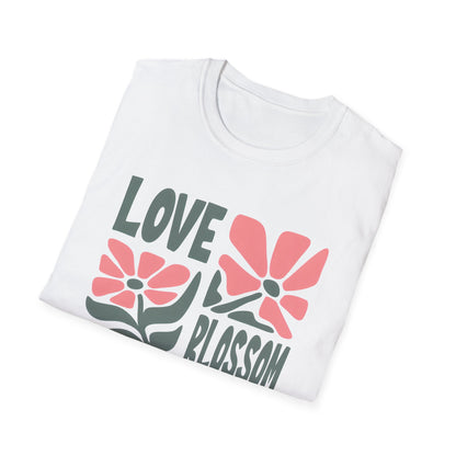 Love Blossom - Boho Flower T-Shirt